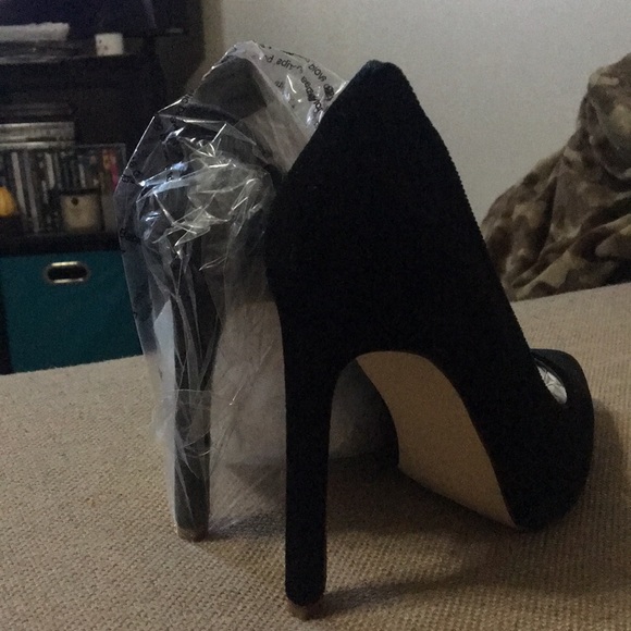 Black Pauline Pumps size 8 - Picture 2 of 3